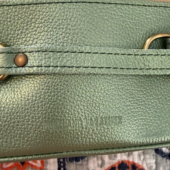 Portland Leather Scarlett Sling Bag in Beetle - Picture 7 of 11